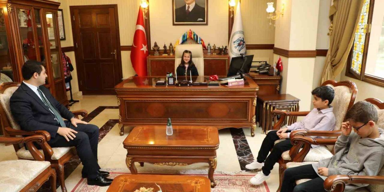 Minik Vali Orman Yangınları Ve Depreme Dikkat Çekti
