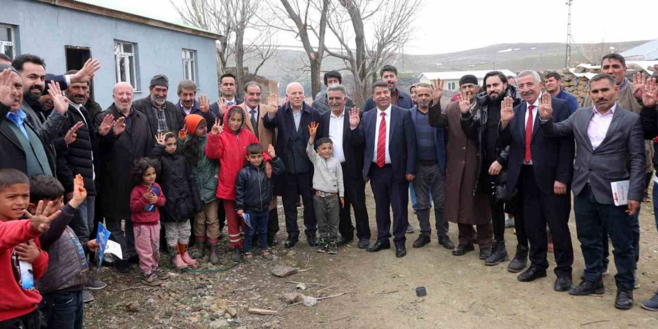 Başkan Sekmen Tekman’a Çıkarma Yaptı
