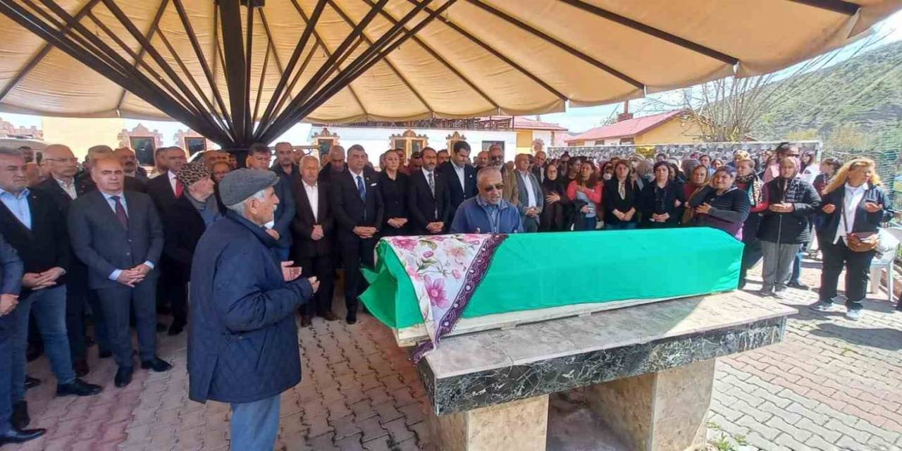 Kılıçdaroğlu’nun Halası Son Yolculuğuna Uğurlandı