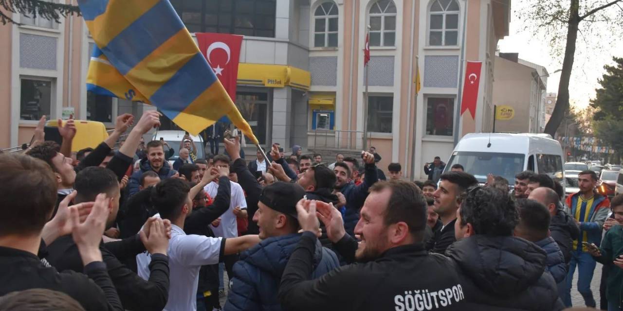 Şampiyon Söğütspor Davulla Zurnayla Karşılandı