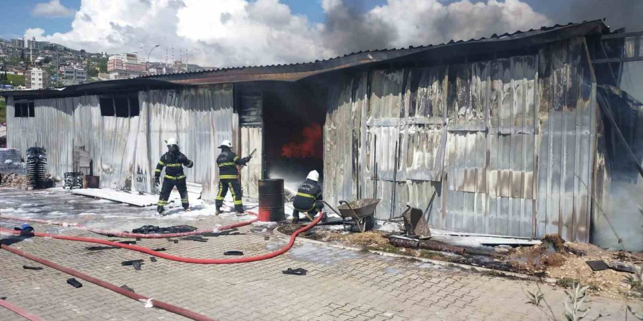 Mobilya Atölyesinin Kumaş Dikim Bölümü Yandı