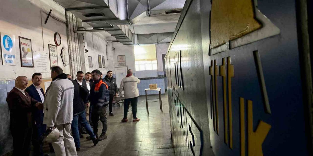 Madenciler Bayramlaşarak Kazasız Üretim Diledi