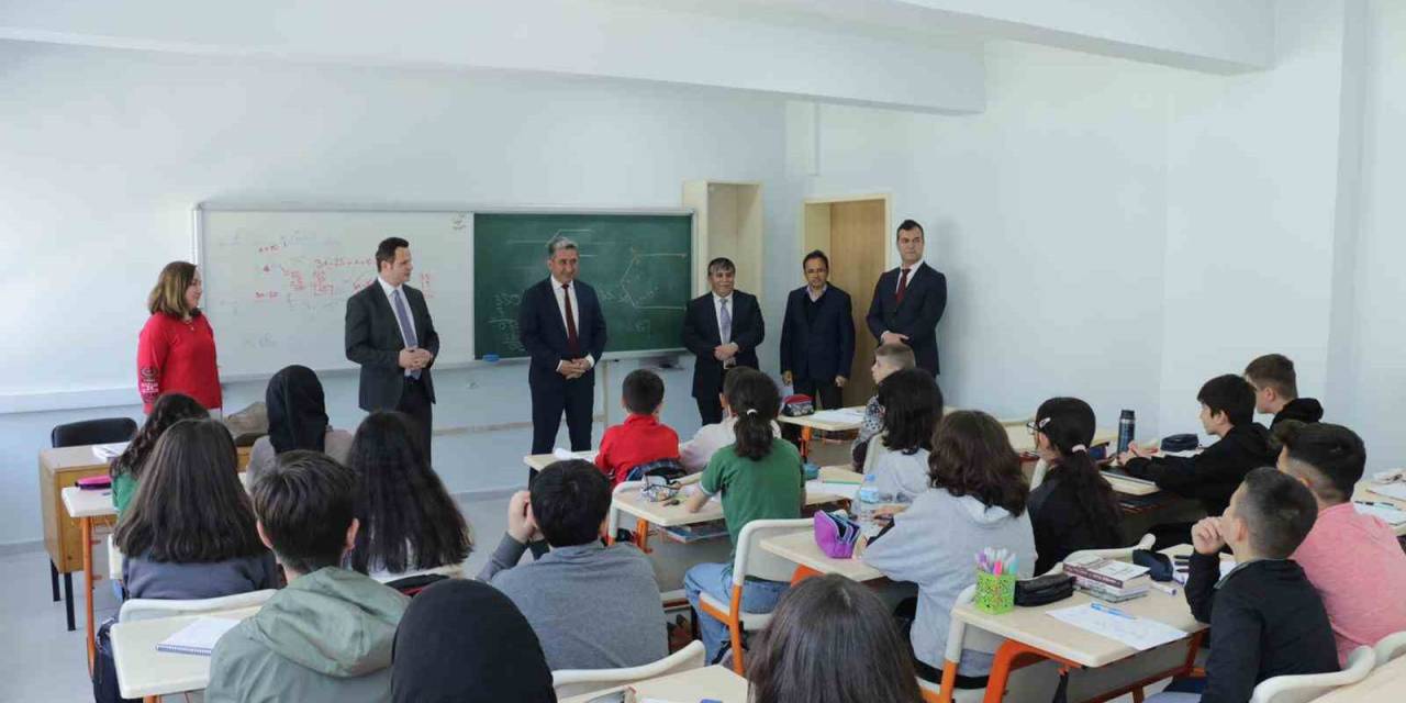 Muğla’da Öğrenciler Ara Tatil Dönüşü Yenilenen Okullarında Eğitim Öğretime Başladı