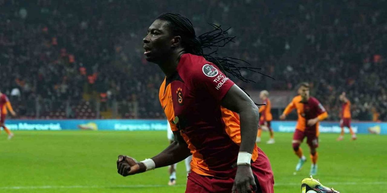 Galatasaray’da Gomis’in Geleceği Yarın Belli Olacak!
