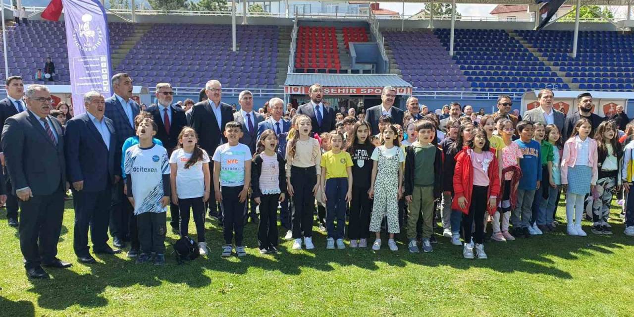 Akşehir Belediyesi’nden Çocuklara Bayram Şenliği