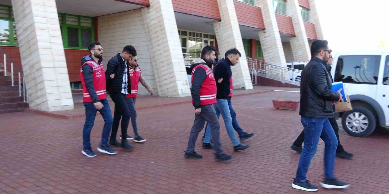 Isparta’da Cinayet Şüphelileri Adliyeye Sevk Edildi