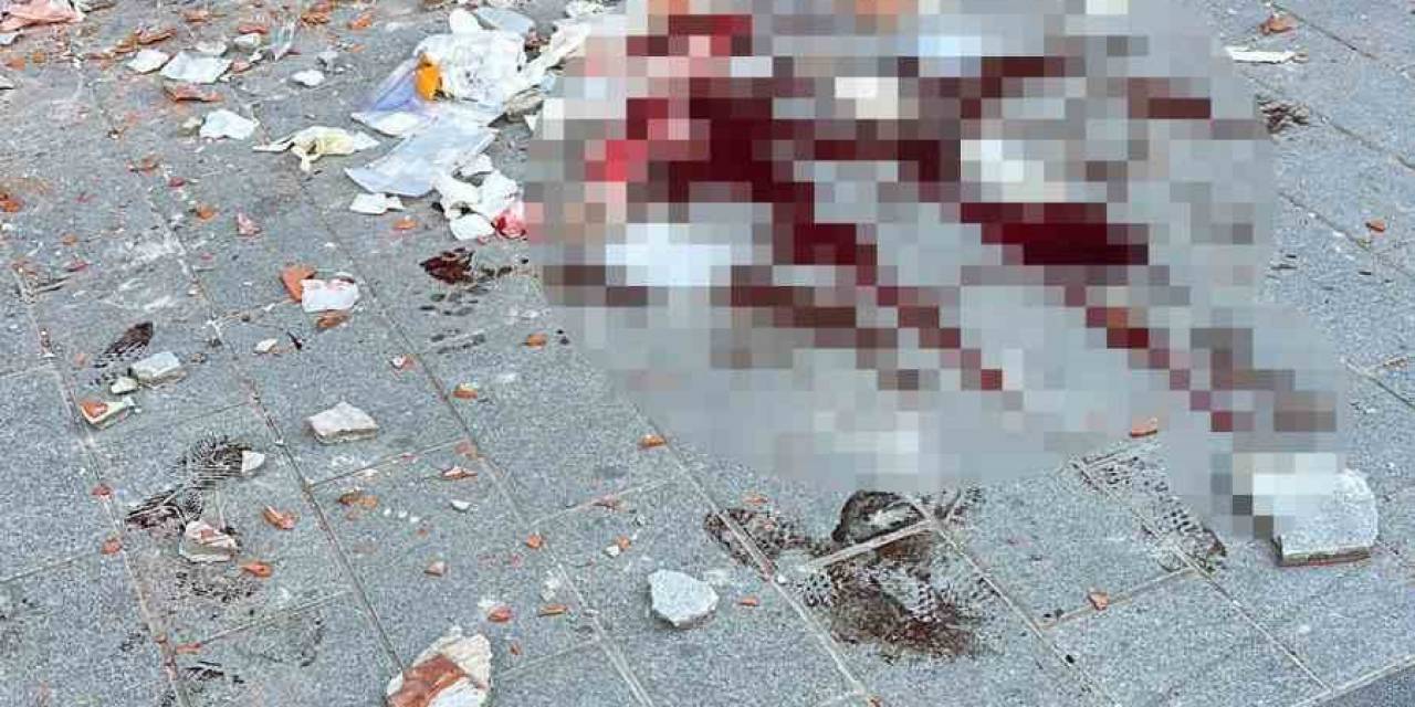 Annesinin Tedavisi İçin Tıp Merkezine Geldi, Bina Tuğlaları Kafasına Düştü