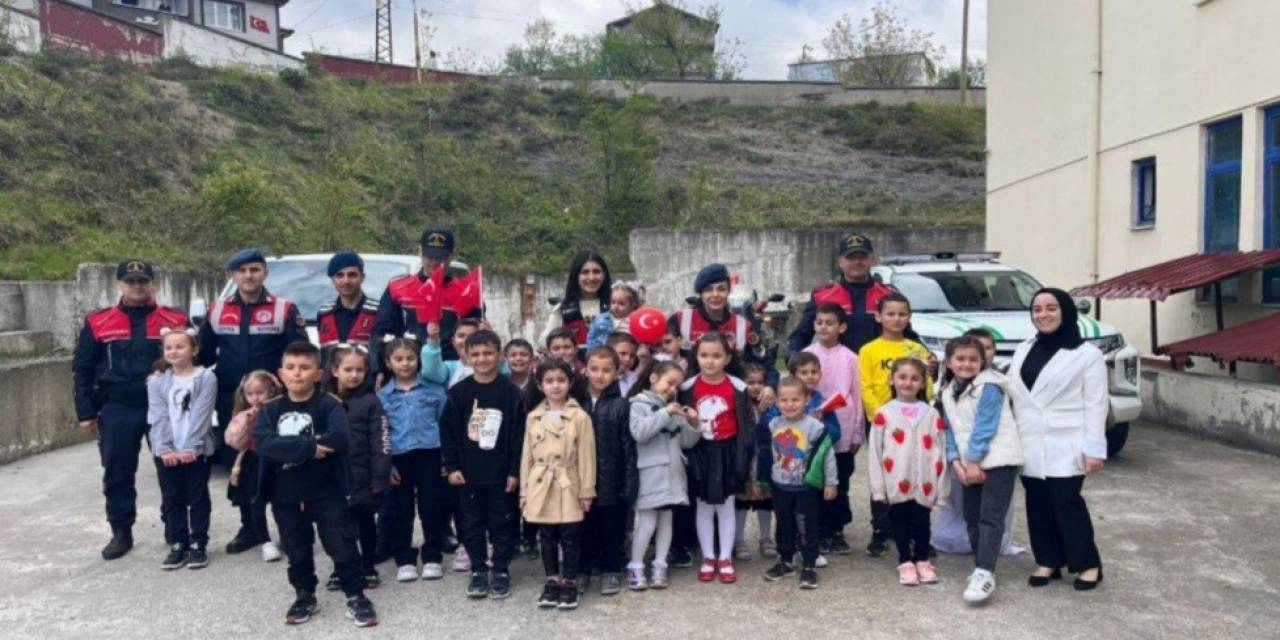 Jandarma Ekipleri Çocuklarla Buluştu