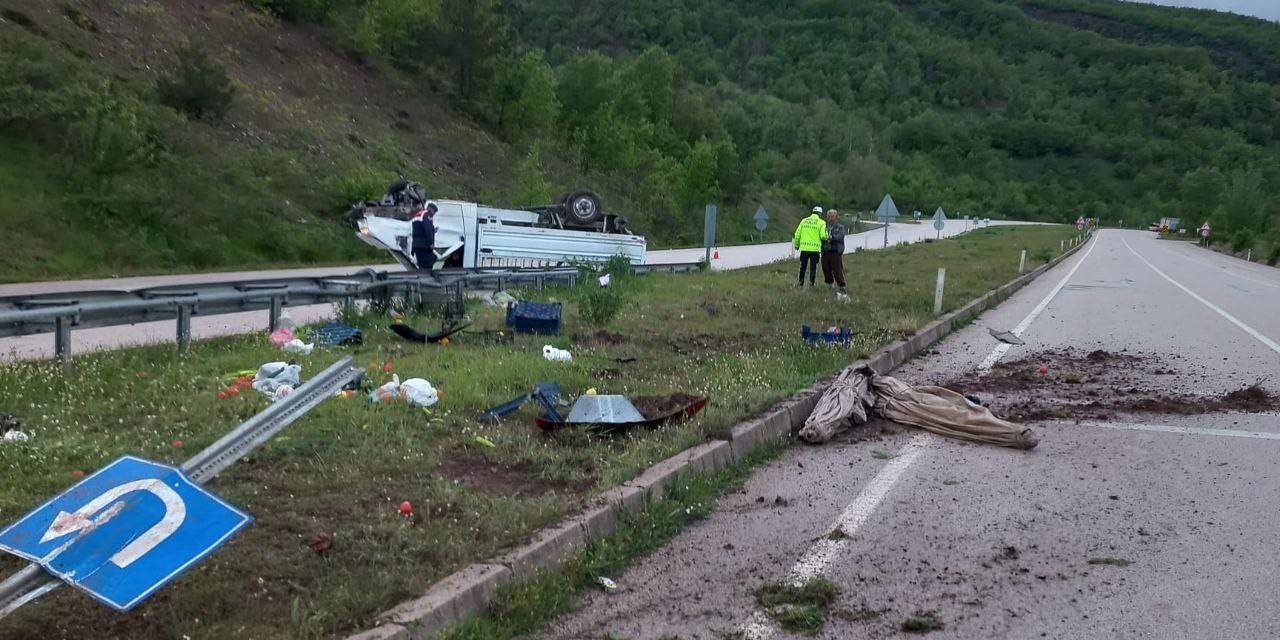 Kamyonet Takla Atıp Ters Döndü: 1’i Ağır 3 Yaralı
