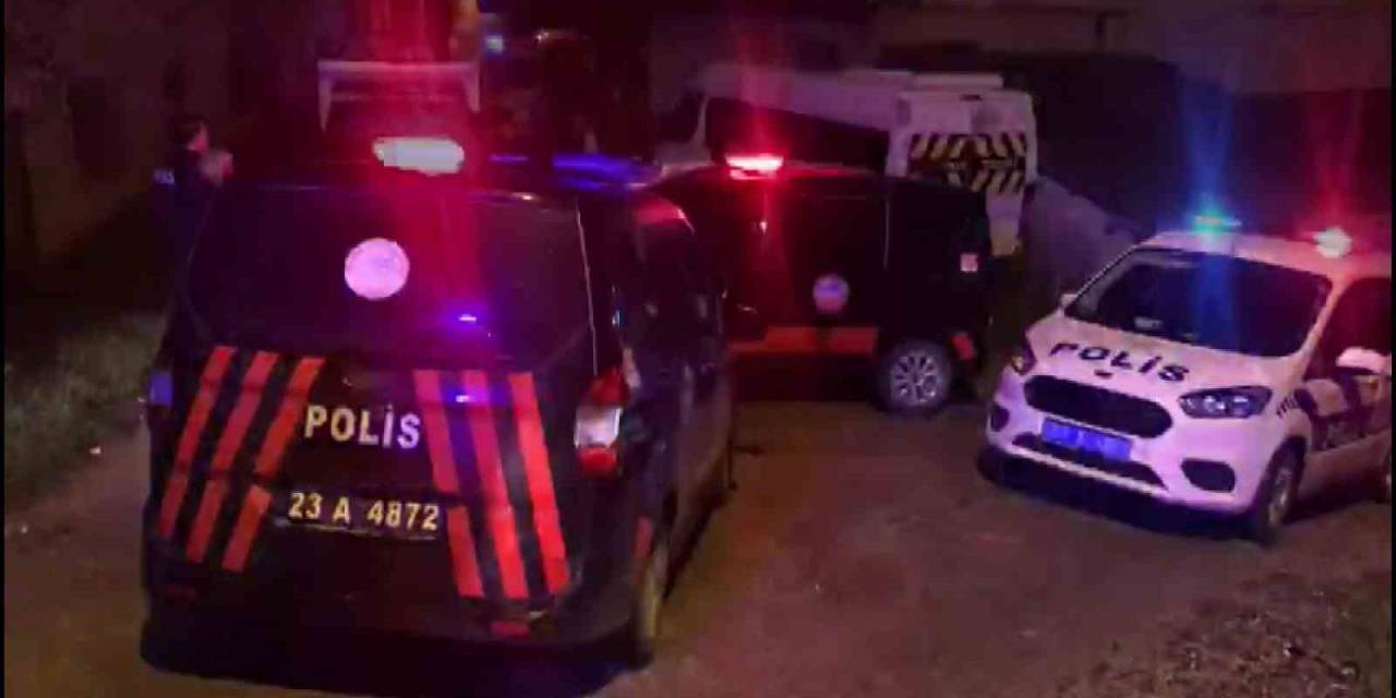 Komşular Arasında Bıçaklı, Sopalı Kavga: 3 Yaralı