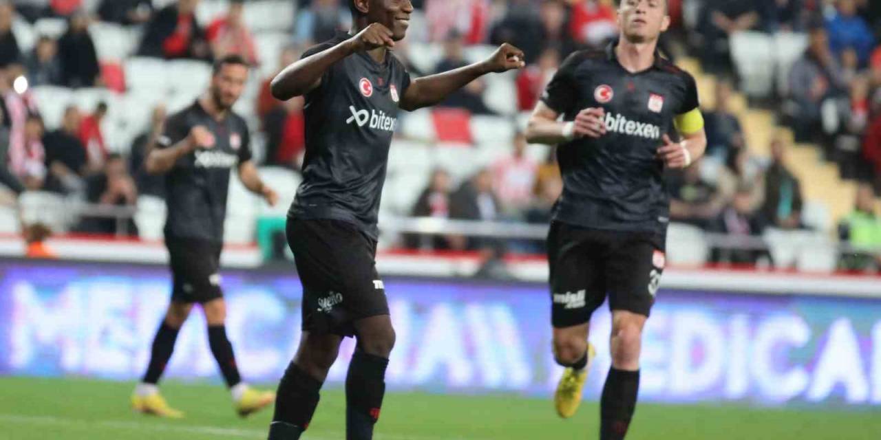 Max Gradel Gol Sayısını 9 Yaptı