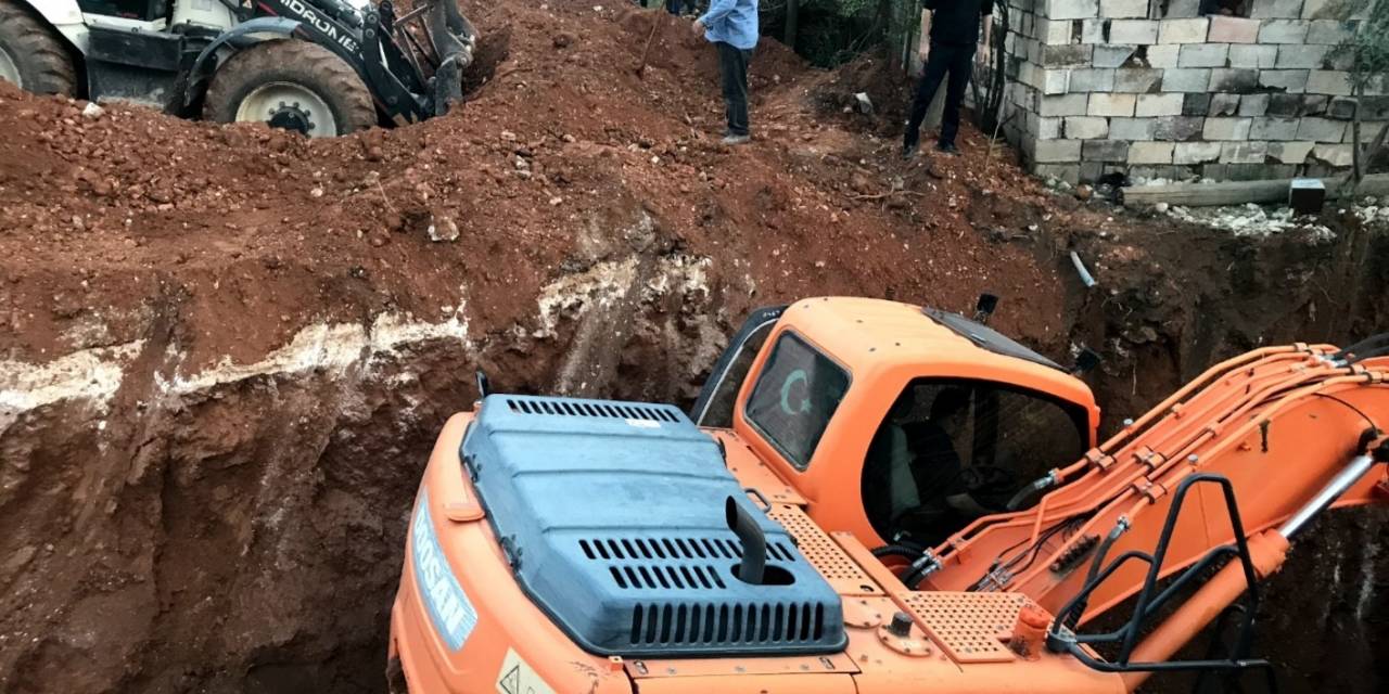 Kuyuya Düşen Çocuk Kurtarılarak Hastaneye Kaldırıldı