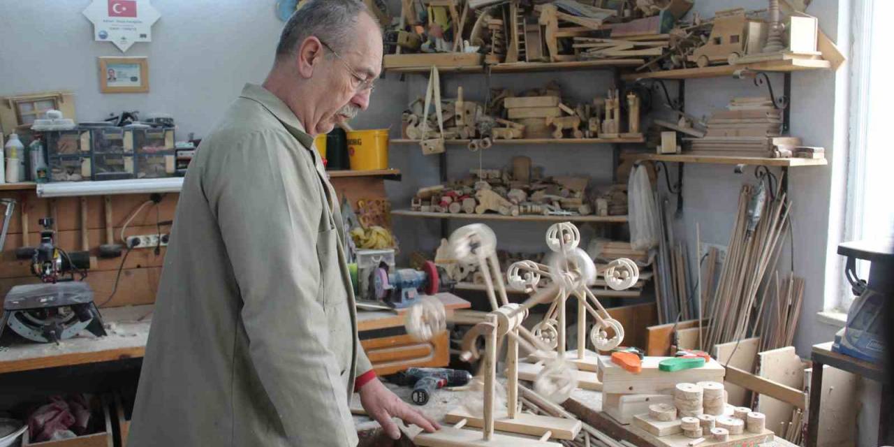 Emeklilikte Boş Kalmamak İçin Başladı, 15 Yıldır Ahşap Oyuncak Üretiyor