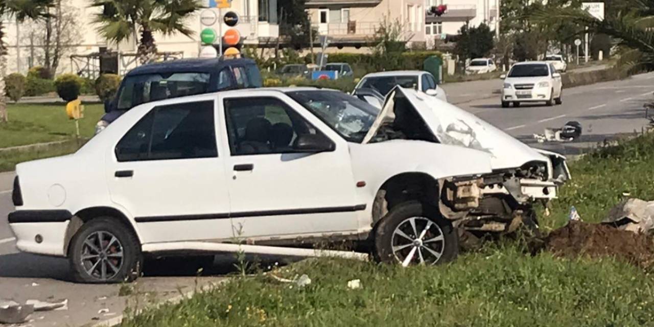 Samsun’da Otomobil Aydınlatma Direğine Çarptı: 1 Yaralı