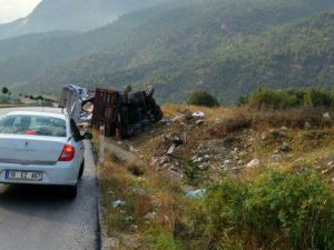 Osmancık’ta Kamyon Devrildi: 1 Yaralı