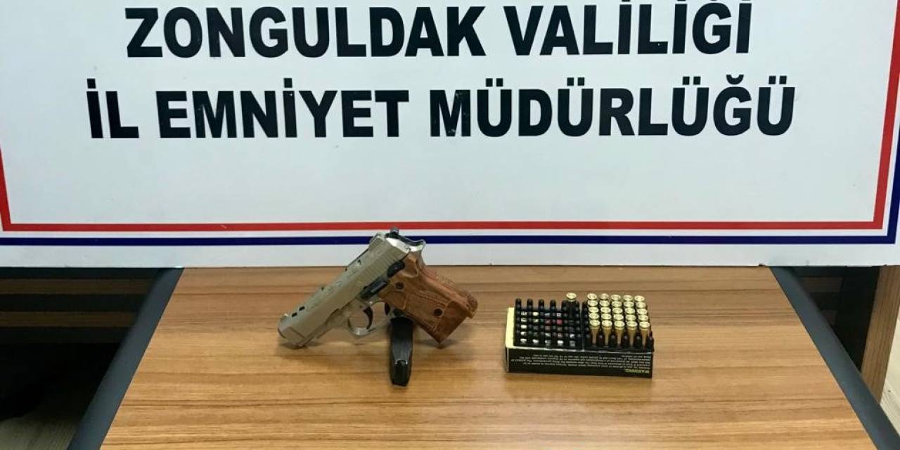 Polisi Görünce Uyuşturucu Hapları Yere Atarak Kurtulmaya Çalıştı
