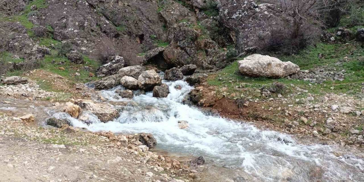 Yıllardır Kuruyan Su Kaynağından Depremden Sonra Su Çıktı