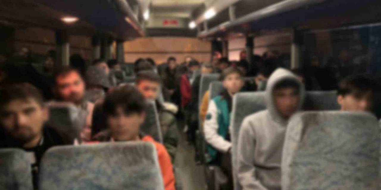 İstanbul’da Kaçak Göçmenlerin Kaldığı "şok Evlerine" Operasyon: 38 Yabancı Yakalandı