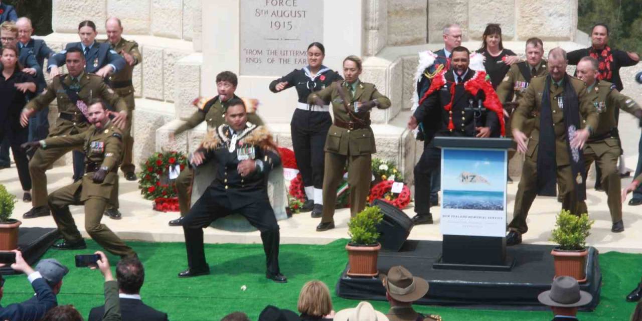 Yeni Zelanda Askerleri Atalarını ’haka’ Dansıyla Andı