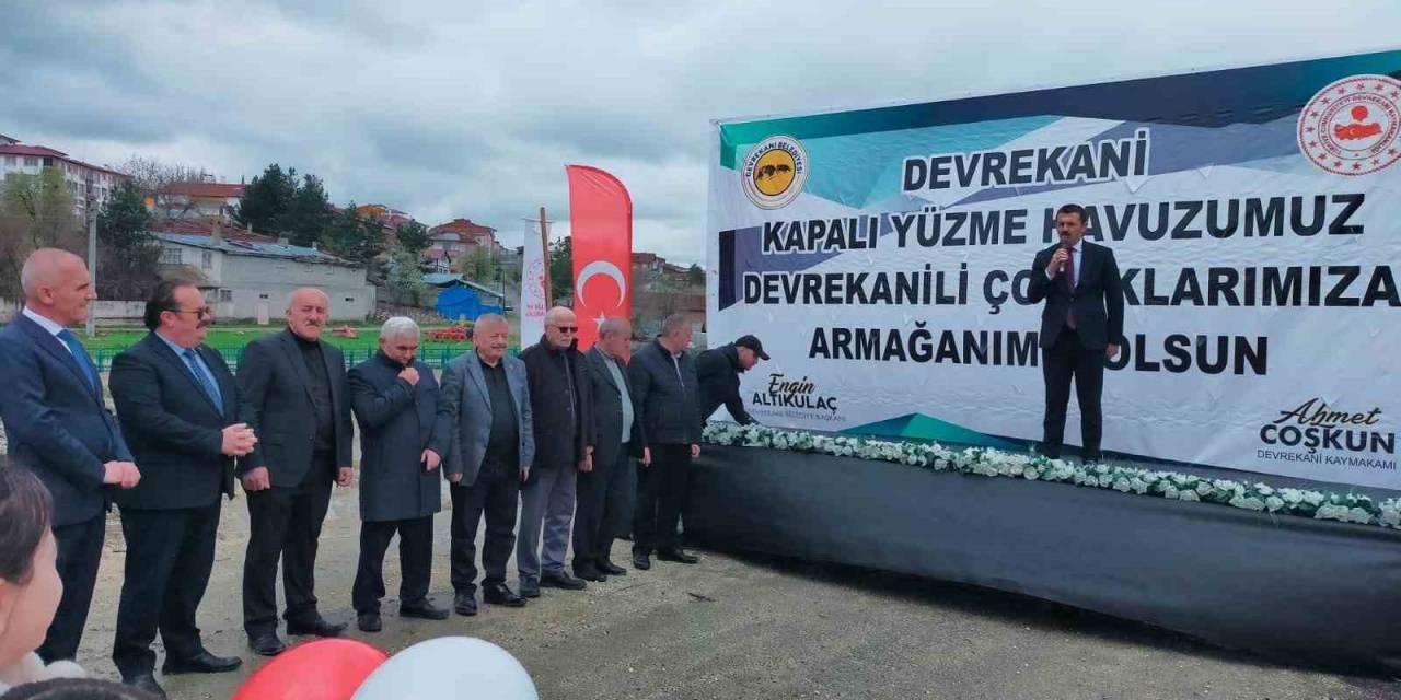 Devrekani’de Kapalı Yüzme Havuzunun Temeli Dualarla Atıldı
