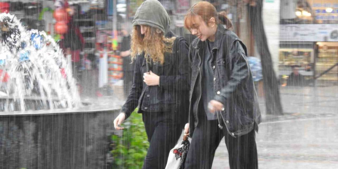 Edirne’de Gök Gürültülü Sağanak Ve Dolu Etkili Oldu