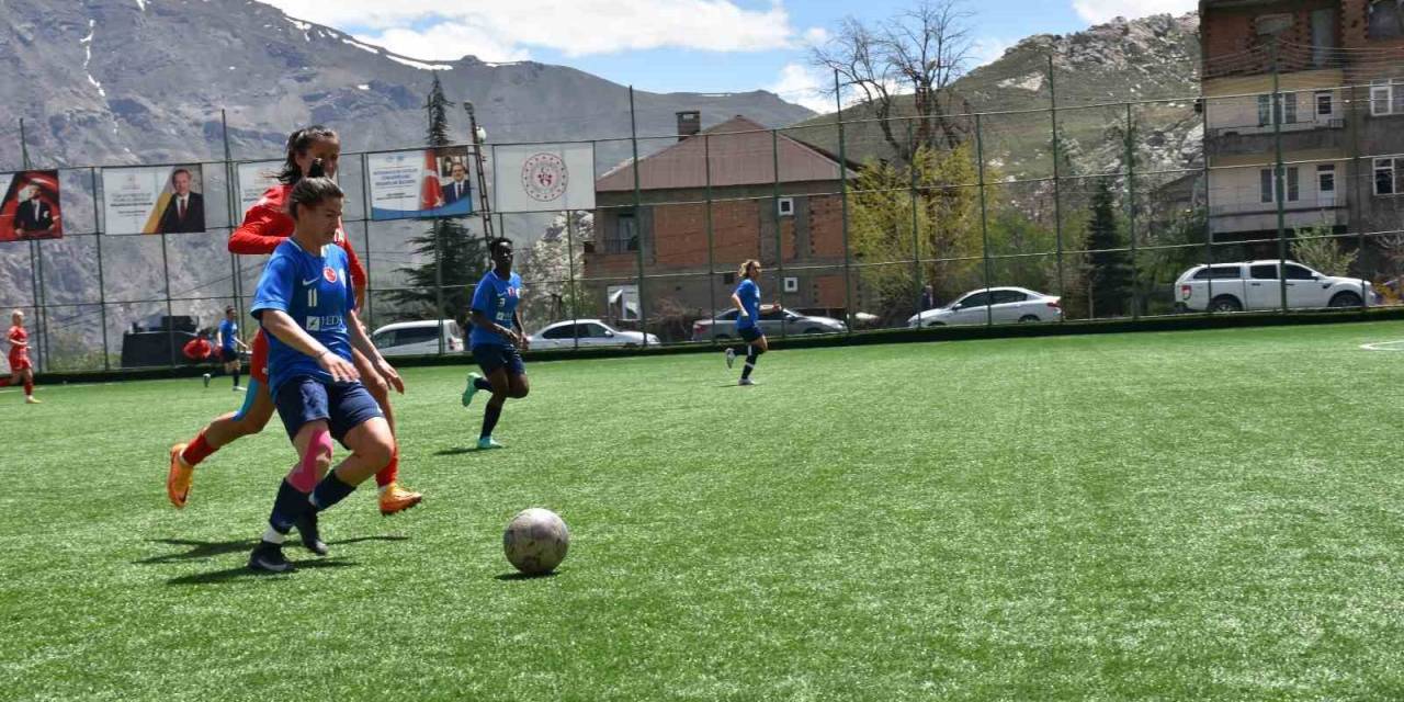 Kadın Futbol Süper Ligi: Hakkarigücü: 2 - Fomget: 1