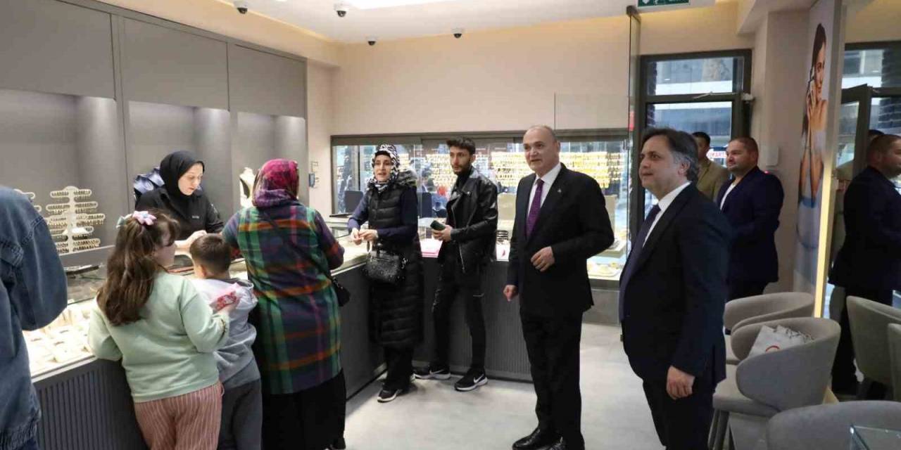 İtalyan Öğretmen Ve Öğrencilerden Başkan Özlü’ye Yakın İlgi