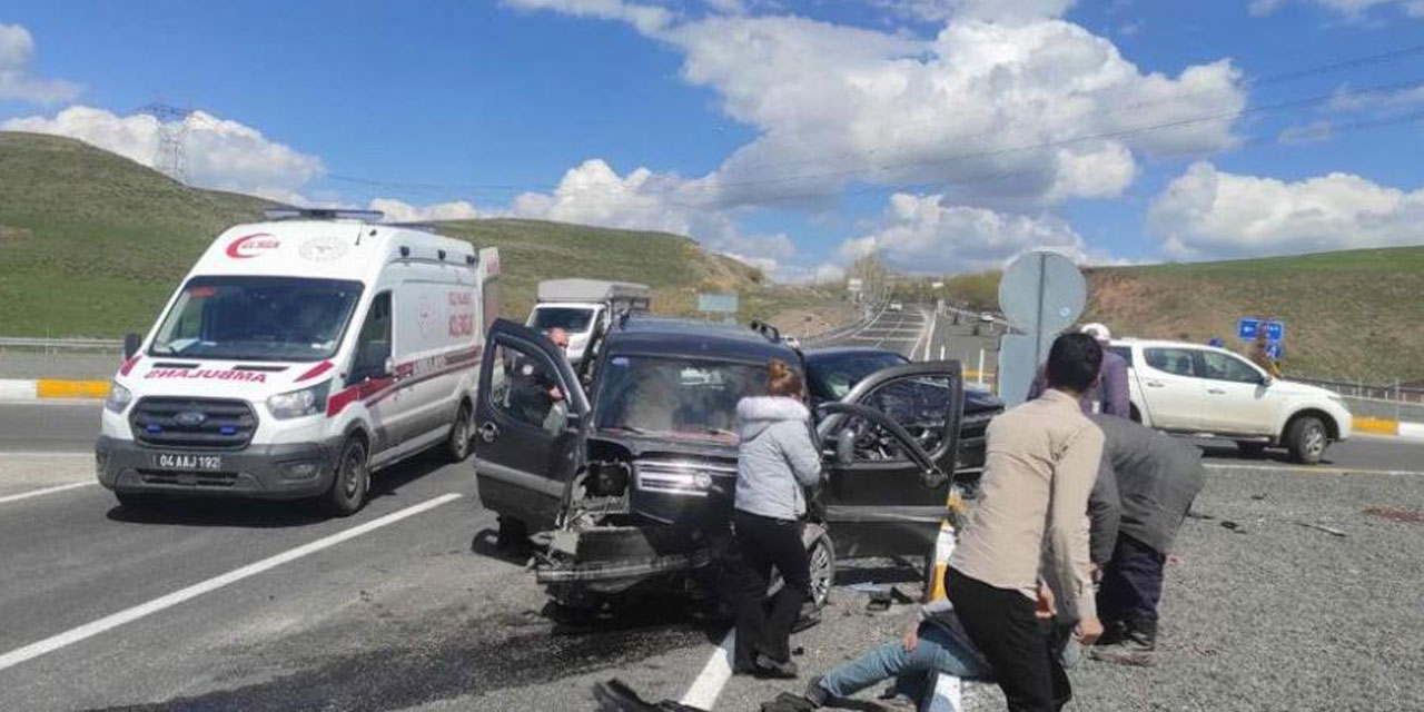 Rize Plakalı Araç Kazaya Karıştı 5 Yaralı