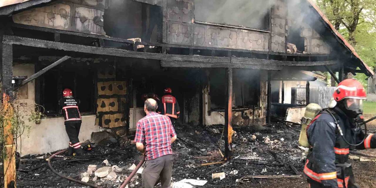 Tek Katlı Ev Ve Barakada Çıkan Yangın Söndürüldü