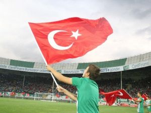 Bursaspor’dan Teröre Bayraklı Protesto