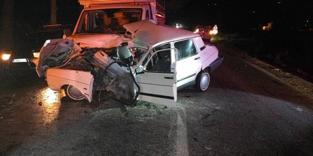 Tokat’ta Otomobille Kamyonet Çarpıştı: 2 Yaralı