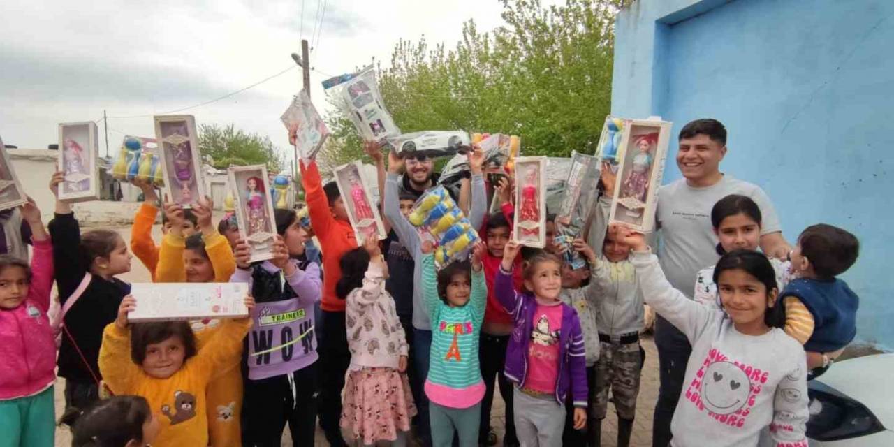Depremden Etkilenen Çocuklara Oyuncak Dağıtıldı