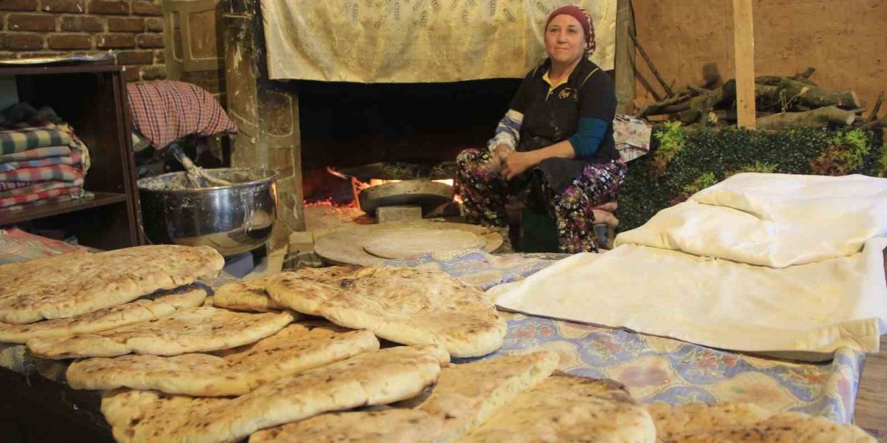 20 Yıldır Bazlama Yaparak Geçimini Sağlıyor