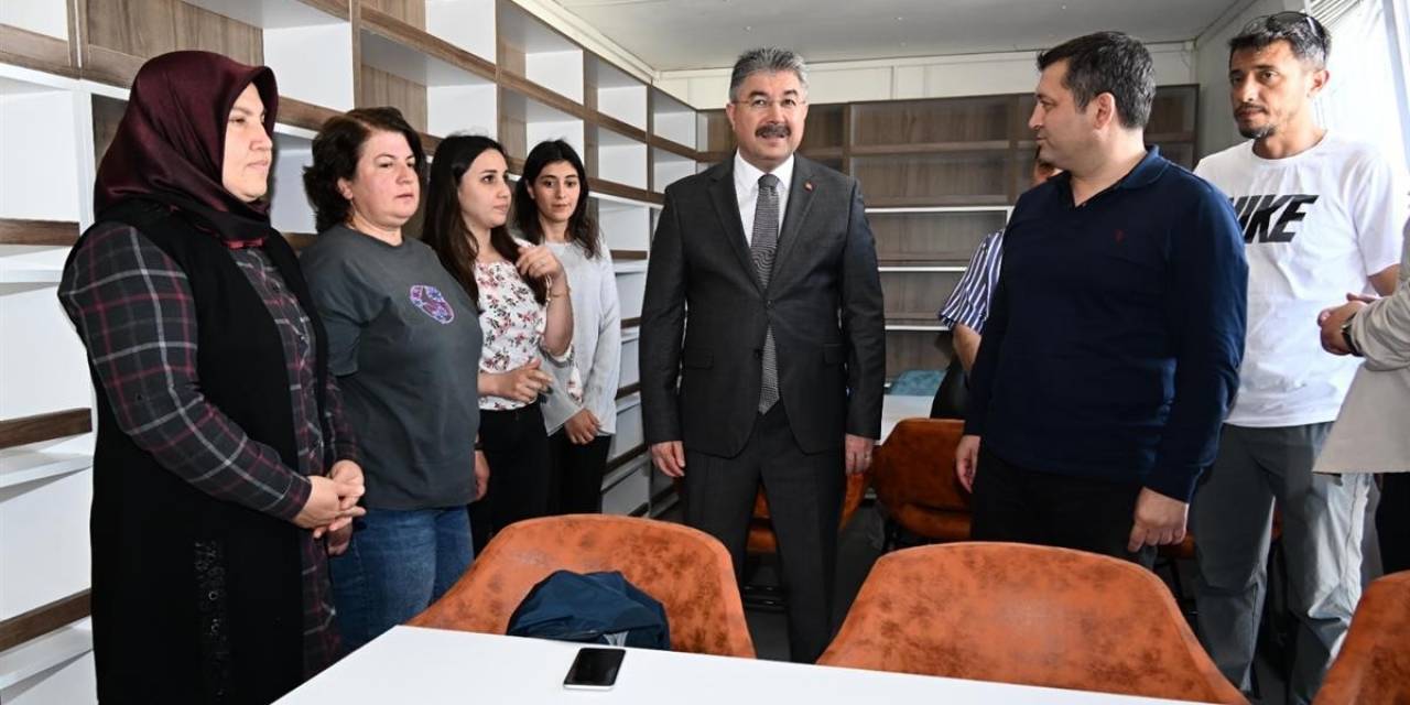 Konteyner Kente Kütüphaneler Yapılıyor