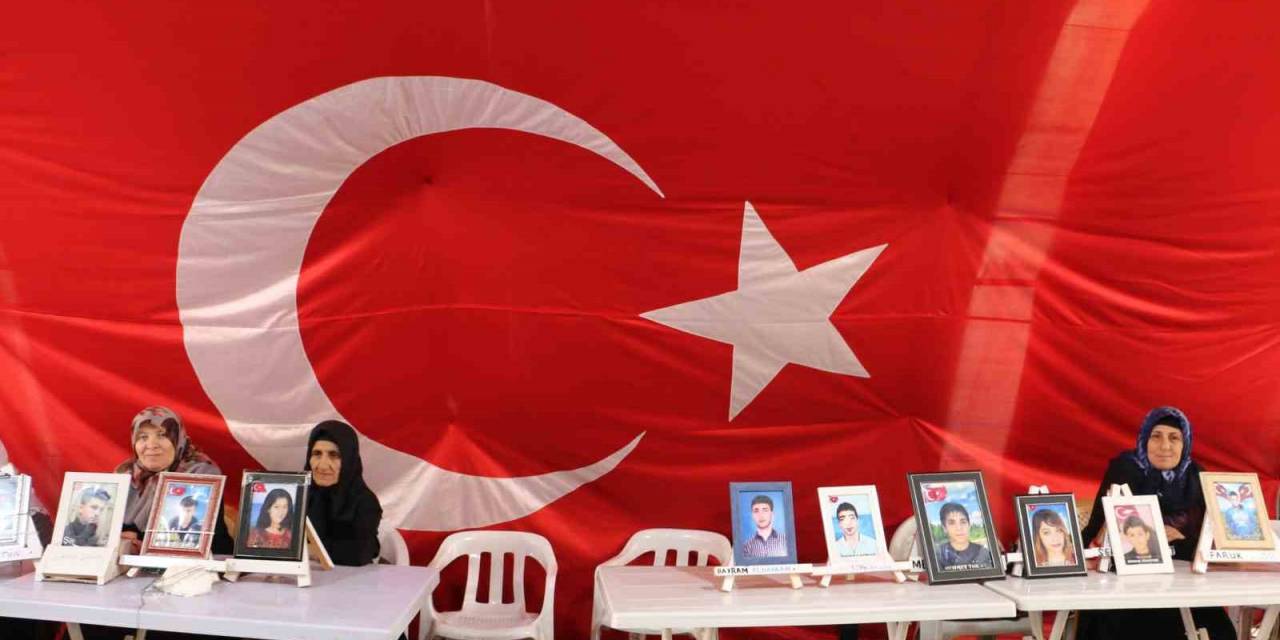 Evlat Nöbetindeki Baba: “madem Oğlum Ölmüş, O Zaman Kemiği Olsa Dahi Onu Bana Versinler”
