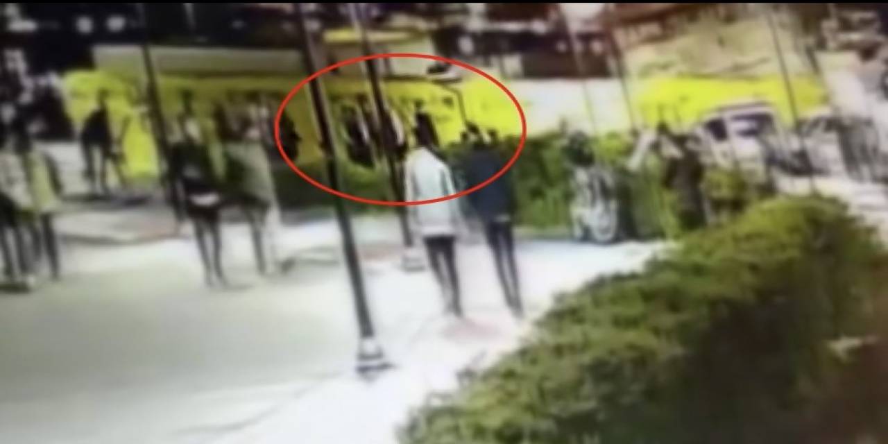 İstanbul’da “banka Oturma” Cinayeti: Sevgilisinin Yanında Kalbinden Bıçaklandı