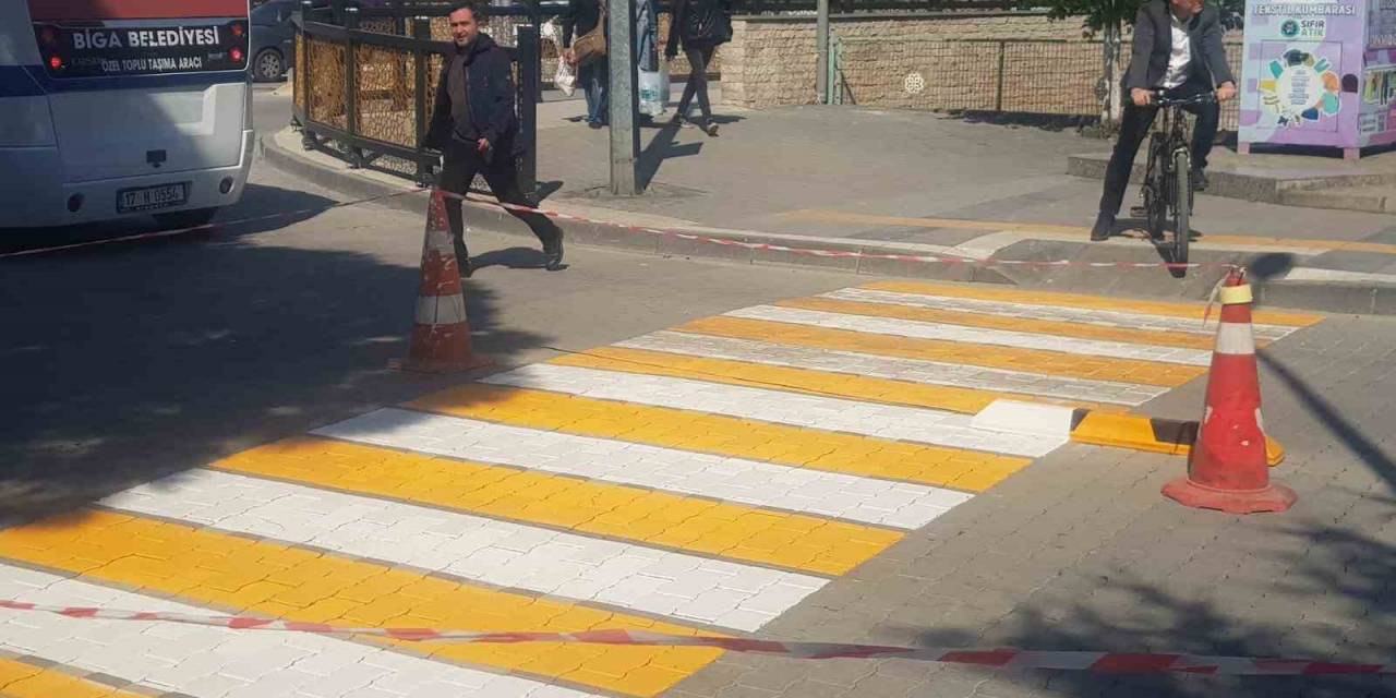 Biga’da Yaya Geçitleri Boyanıyor