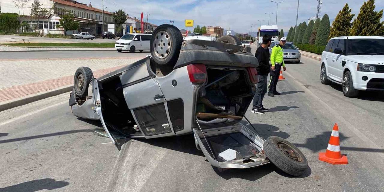 Karaman’da Takla Atan Otomobilin Sürücüsü Yaralandı