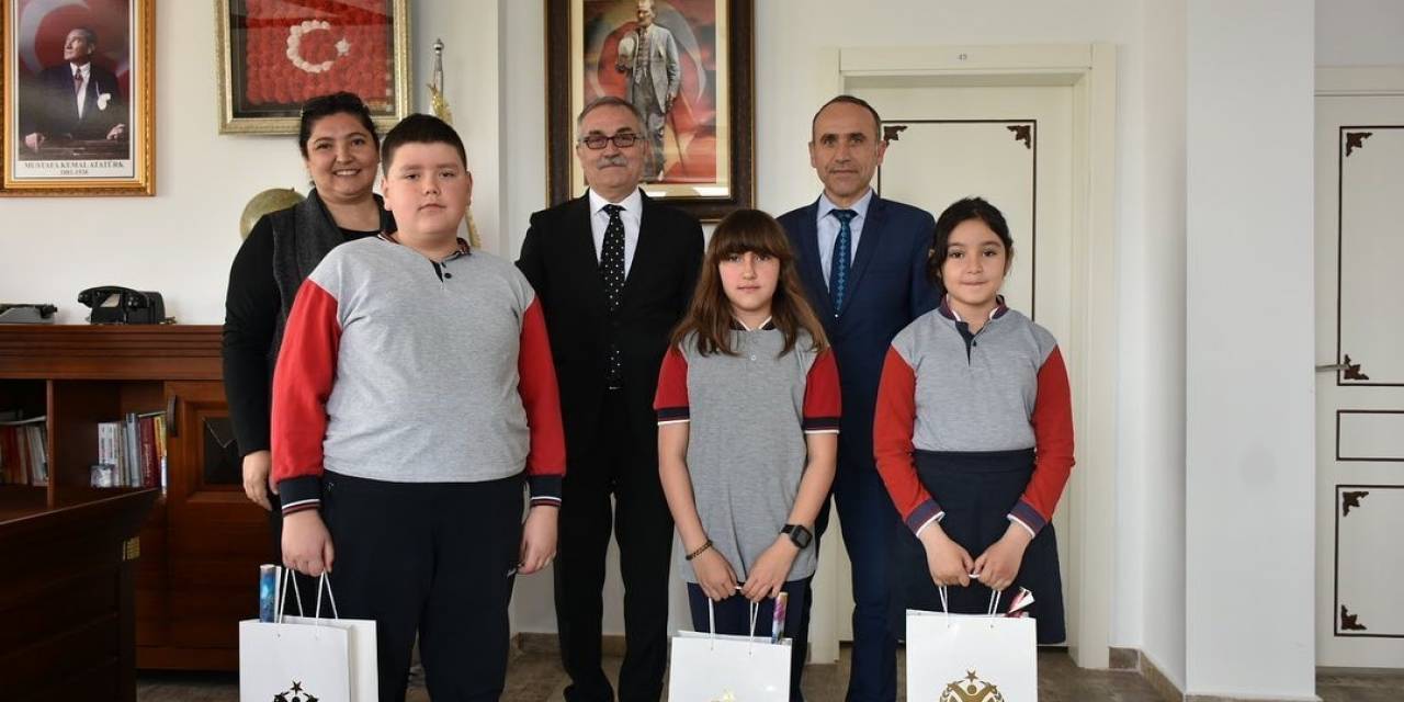 Müdür Akyol Minik Öğrencileri Makamında Ağırladı