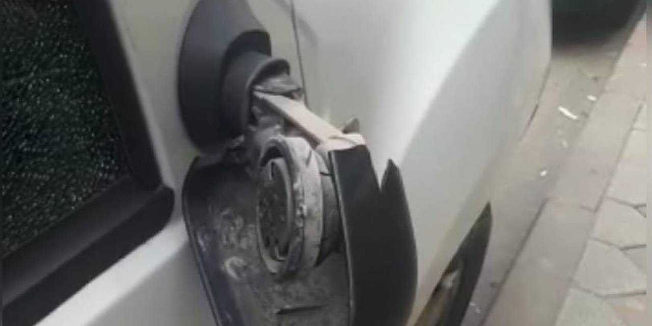 Sultangazi’de Amcasına Kızıp Otomobiline Zarar Verdi: O Anlar Kamerada