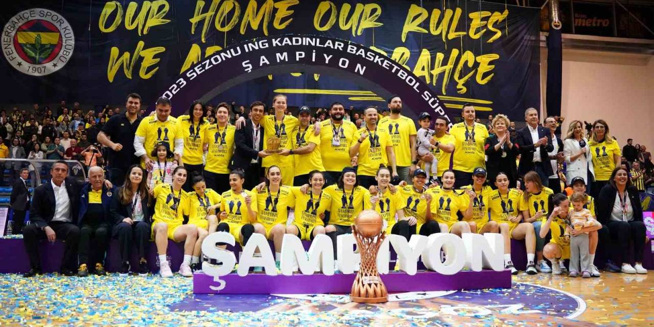 Fenerbahçe Kadın Basketbol Takımı’ndan Çifte Şampiyonluk
