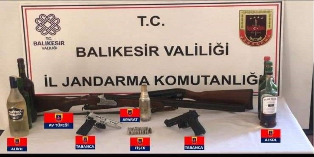 Erdek’te Jandarmadan 3 Eve Eş Zamanlı Baskın