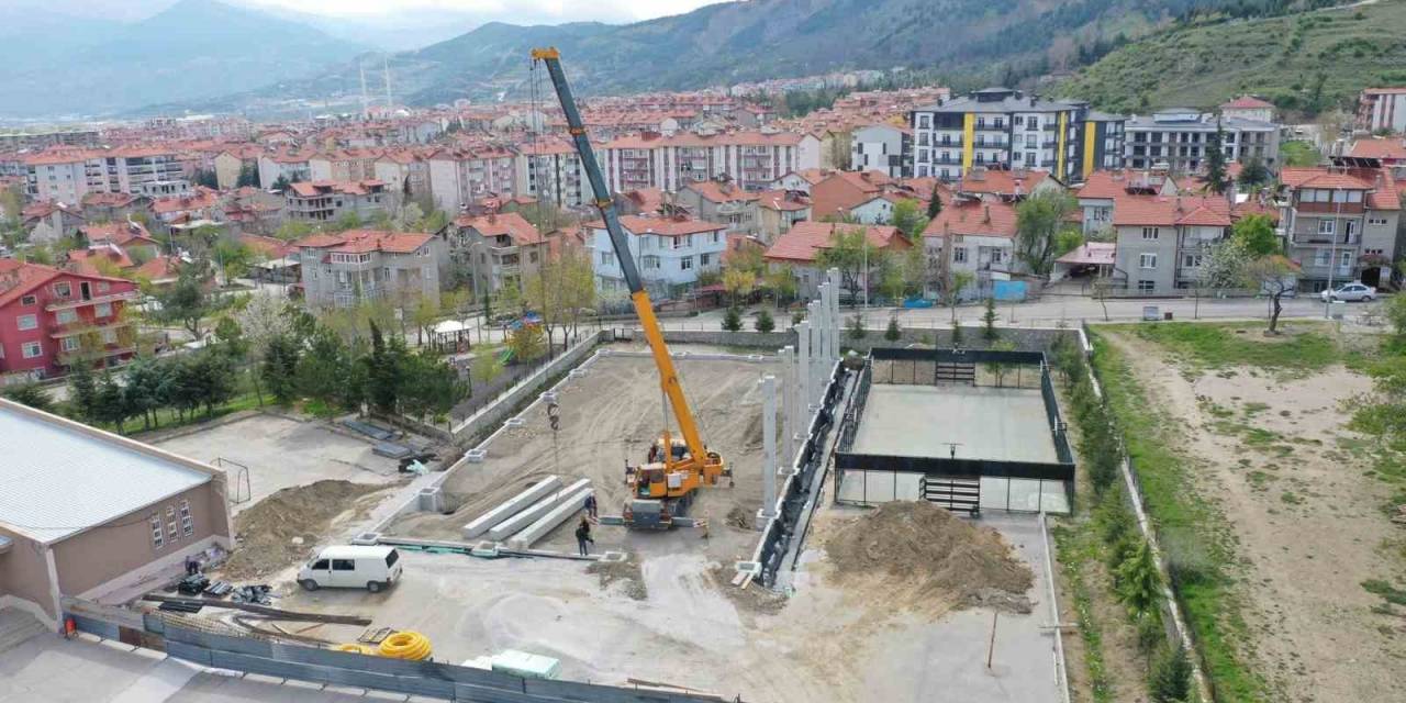 Kapalı Spor Salonuna Prefabrik Kolon Montajı