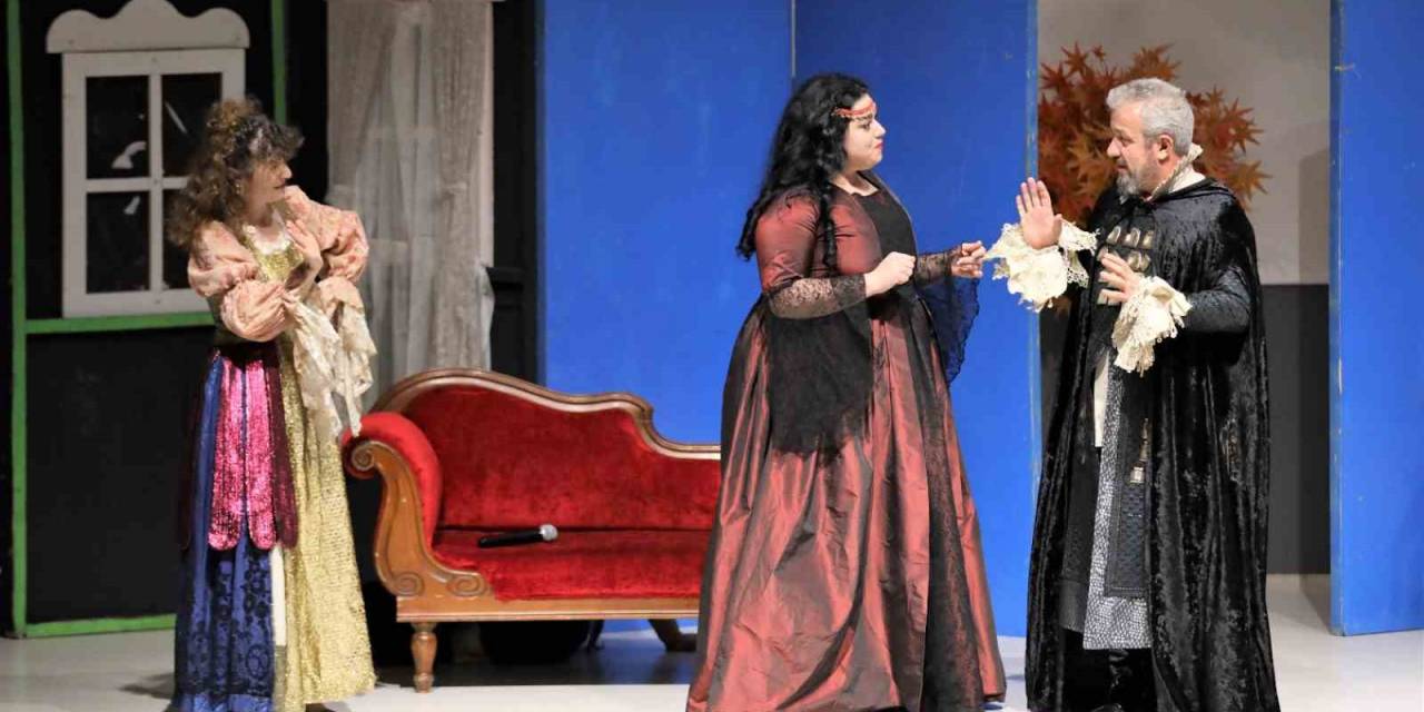 "ferhat Ve Juliet" Tiyatro Oyunu Başiskele’de Sahnelendi