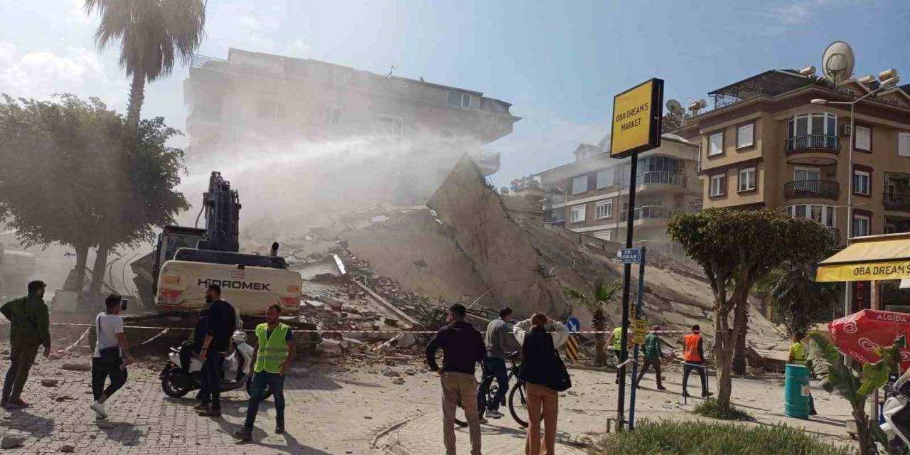 Alanya’da Yıkım Sırasında Bina Çöktü, Yürekler Ağza Geldi