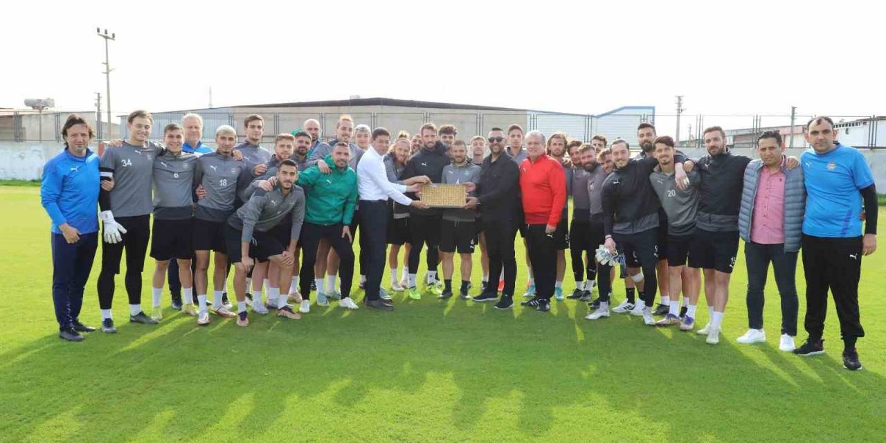 Naz-naz’a Tatlı İkramı