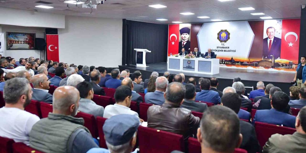 Vali Su, Sur İlçesi Muhtarlarıyla Bir Araya Geldi