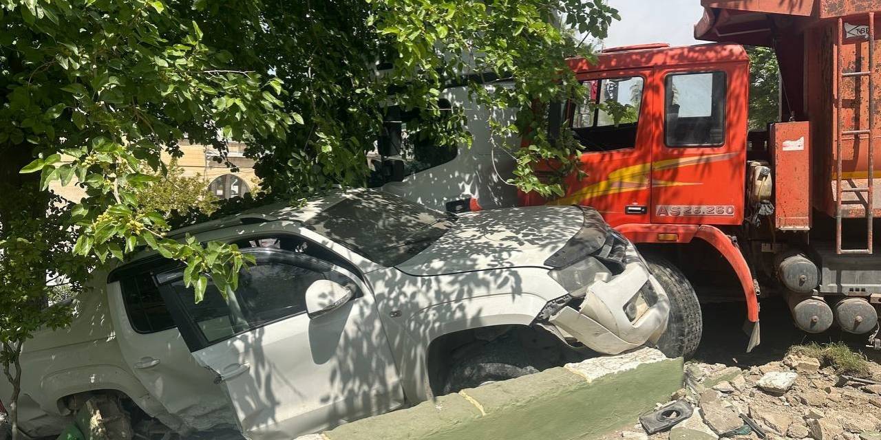 Freni Patlayan Kamyon, Araçları Önüne Katıp Sürükledi