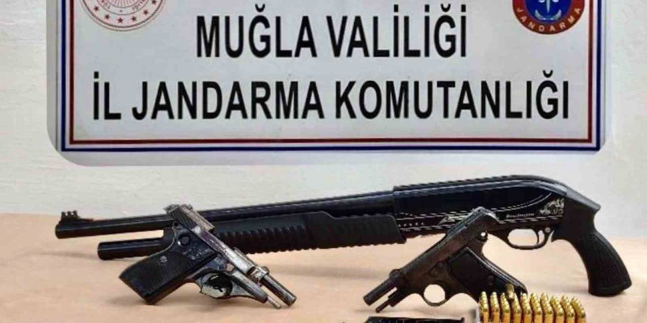 Marmaris’te Ruhsatsız Tabanca Ve Otomatik Ve Tüfeği Ele Geçirildi