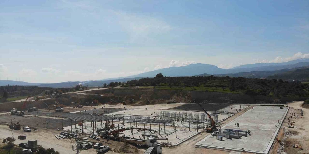 Hatay’da Defne Devlet Hastanesi Yükselmeye Başladı